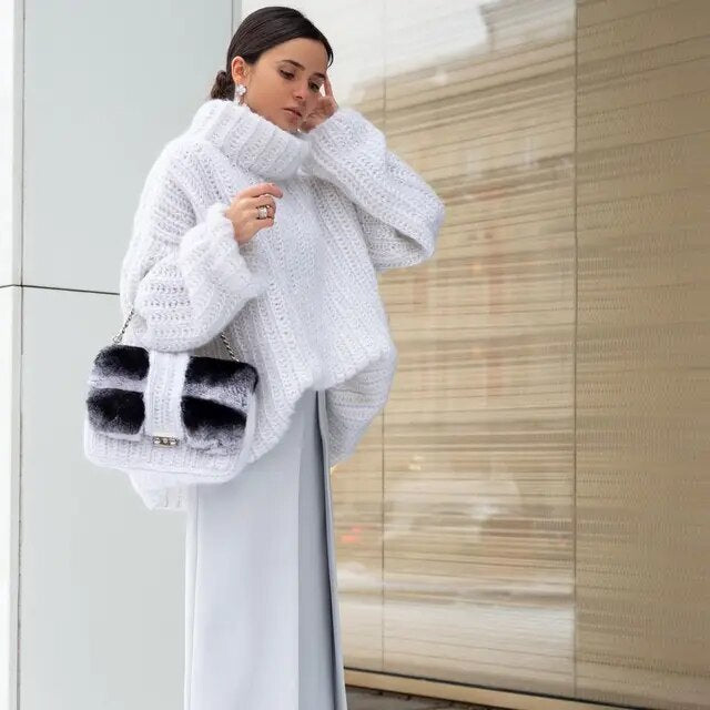 Naia - Suéter oversize azul peluche con cuello alto mujer