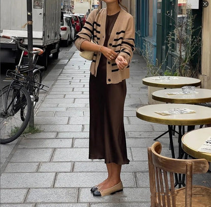 Lena – Elegante vestido midi de satén con tirantes para mujer