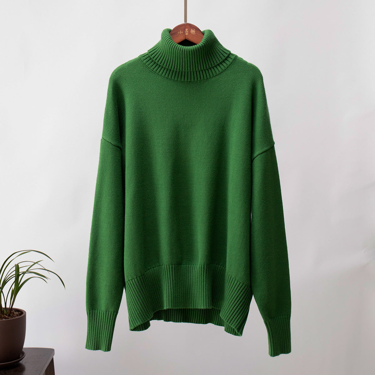 Paula - Suéter verde de cuello alto oversize para mujer
