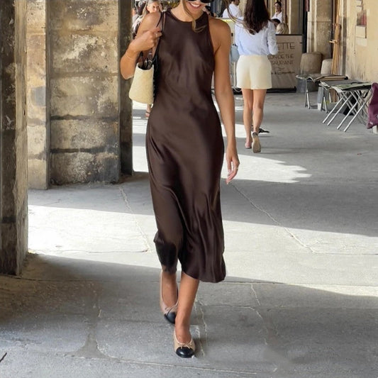 Lena – Elegante vestido midi de satén con tirantes para mujer