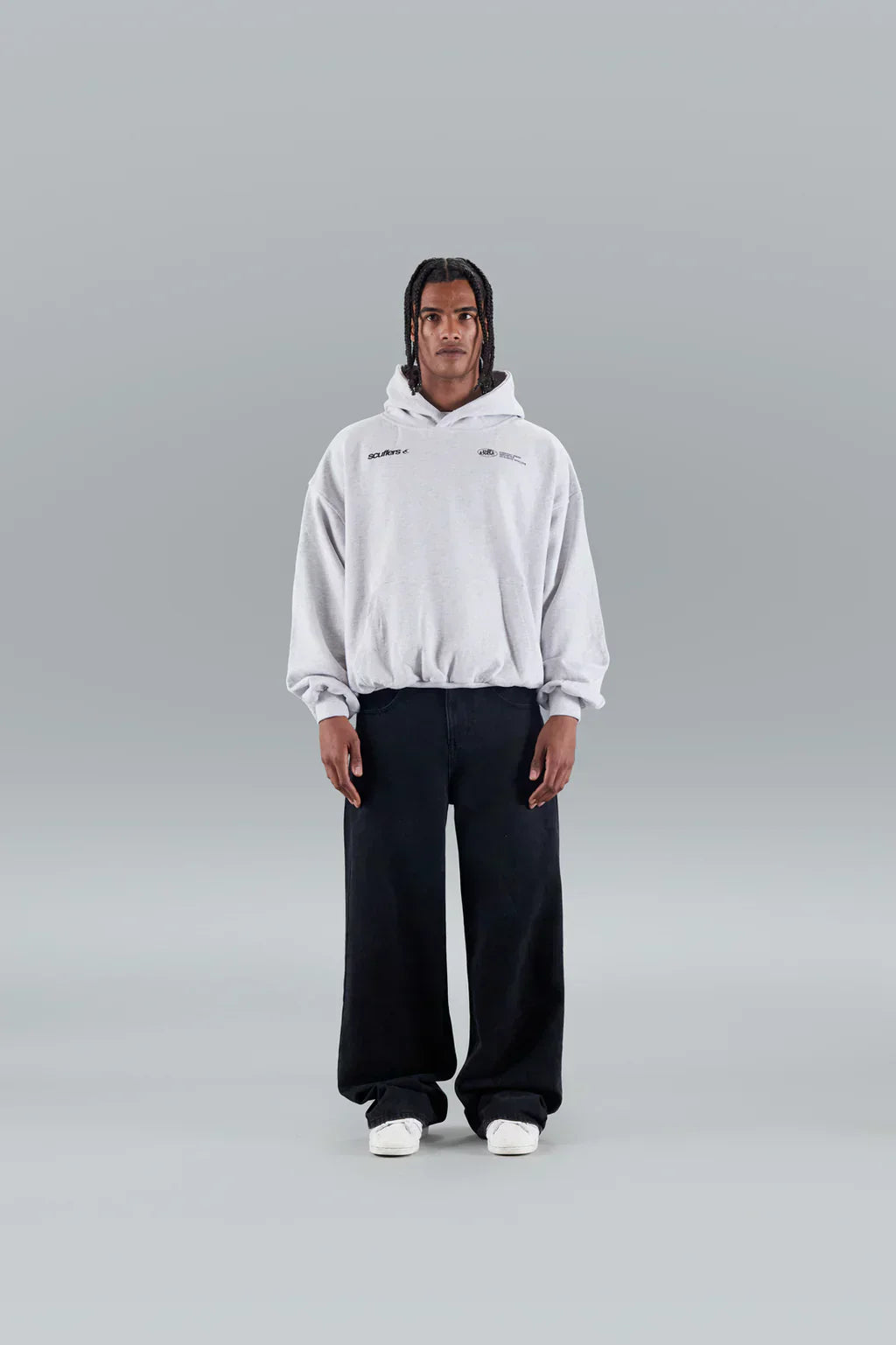 Paula - Sudadera cropped con capucha y pantalón vaquero ancho para mujer