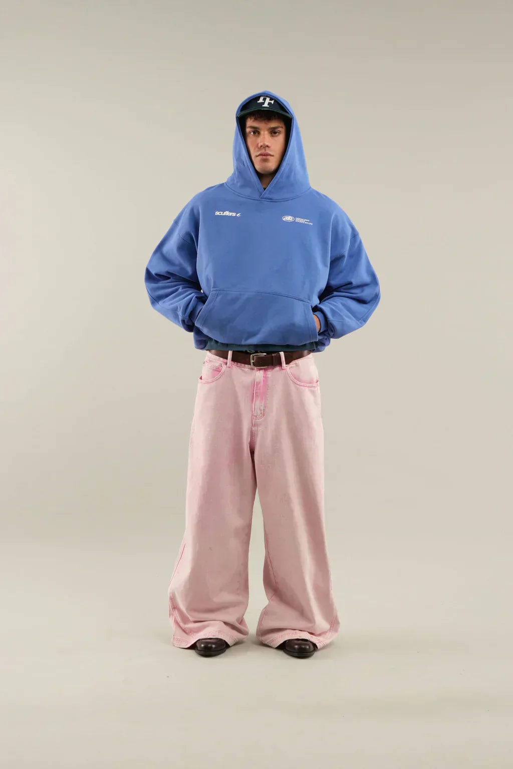 Paula - Sudadera cropped con capucha y pantalón vaquero ancho para mujer