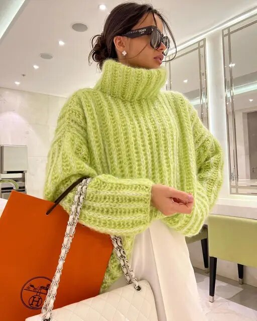 Naia - Suéter oversize azul peluche con cuello alto mujer